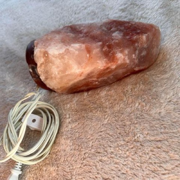 Gently Used Genuine Handmade Himalayan Salt Lamp 🌺 - Picture 3 of 4